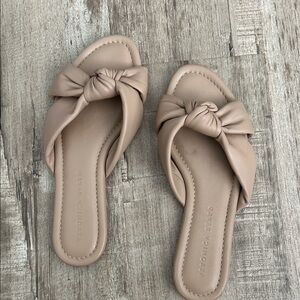 Veronica Beard Tan Bow Slide Sandals